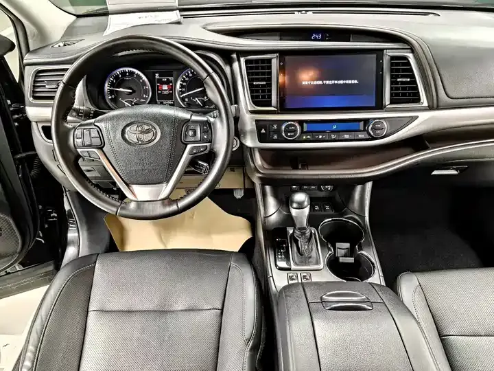 Highlander 2018 2.0T 4-wheel drive distinguished edition 7-seat country VI 5