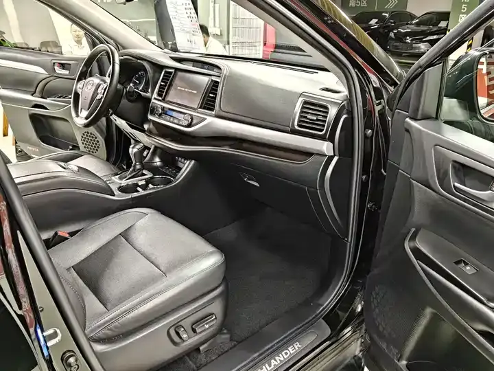 Highlander 2018 2.0T 4-wheel drive distinguished edition 7-seat country VI 6