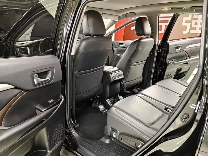 Highlander 2018 2.0T 4-wheel drive distinguished edition 7-seat country VI 7