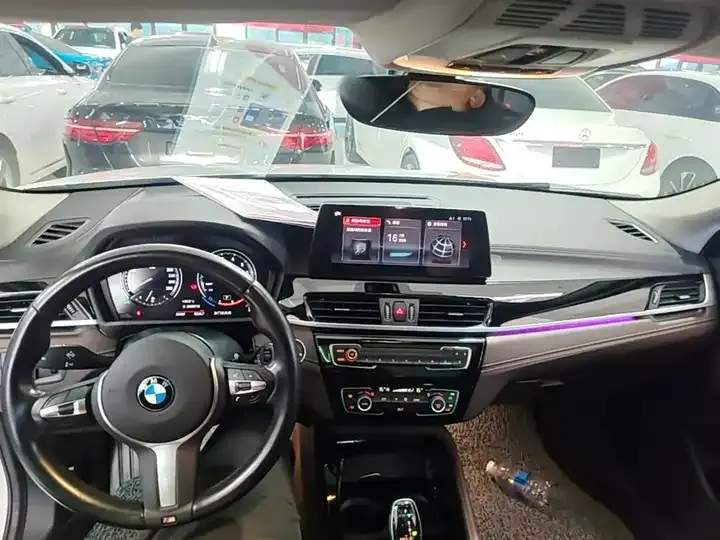 BMW X2 2022 sDrive25i M sports suit 10