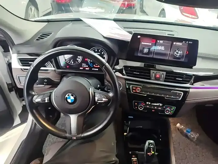 BMW X2 2022 sDrive25i M sports suit 11