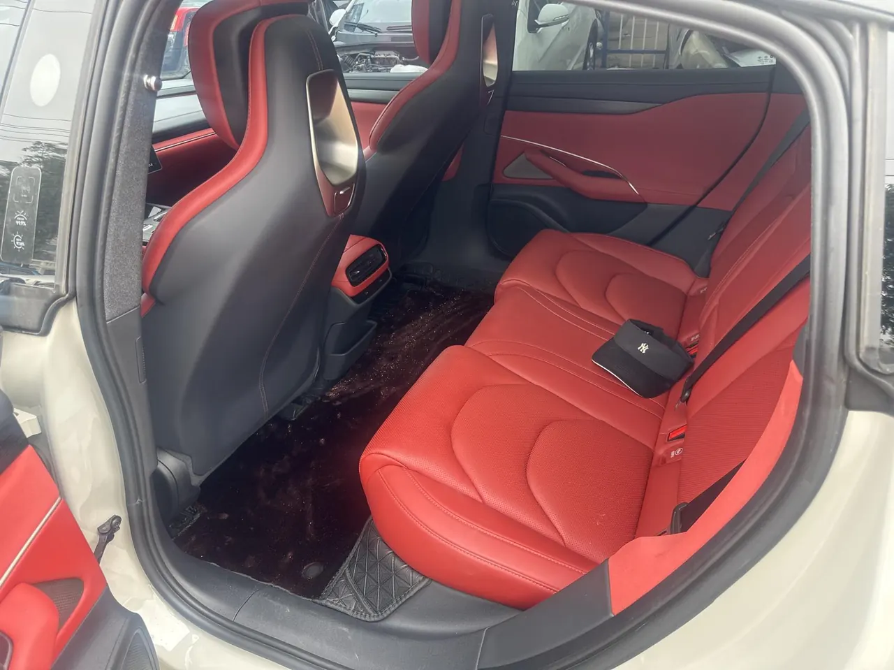 MI 2024 SU 7 700km Rear Drive Long Endurance Smart Driving Edition Automatic Gear 5