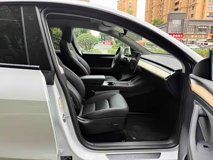 2022 Model Y Refreshed Rear-Wheel-Drive Version 11