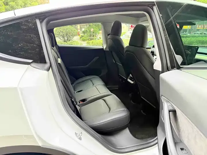 2022 Model Y Refreshed Rear-Wheel-Drive Version 12
