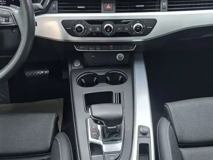 Audi A4L 2020 model 40 TFSI Luxury Dynamic Edition 11