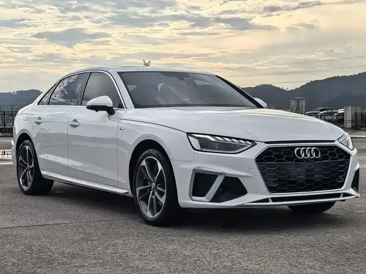 Audi A4L 2020 model 40 TFSI Luxury Dynamic Edition 3
