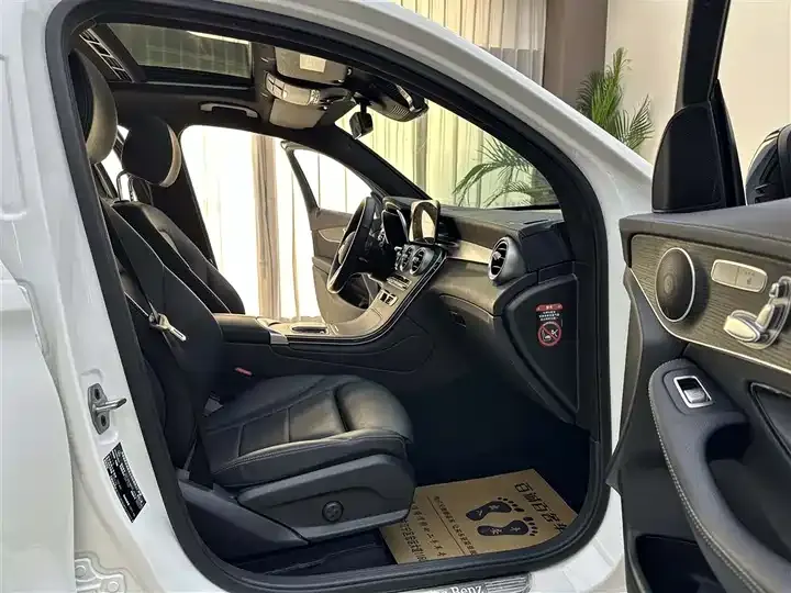 Mercedes Benz GLC Coupe 2023 GLC 300 4MATIC Coupe SUV 11