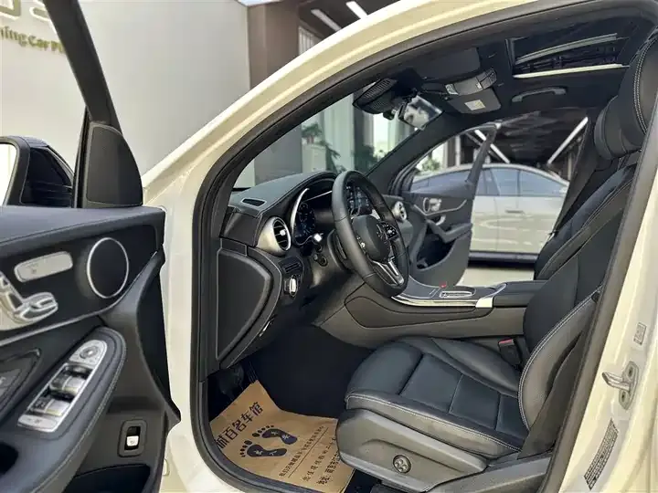 Mercedes Benz GLC Coupe 2023 GLC 300 4MATIC Coupe SUV 9