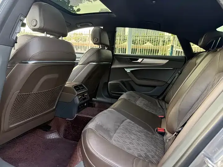 Audi A7L 2022 45 TFSI quattro S-line Knight 6