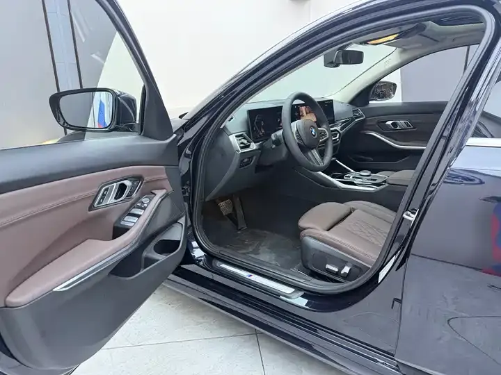 BMW 3 Series 2023 model 320Li M Sport Package 7