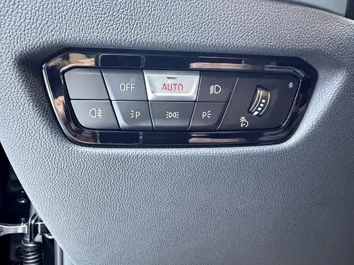 BMW 3 Series 2023 model 320Li M Sport Package 9