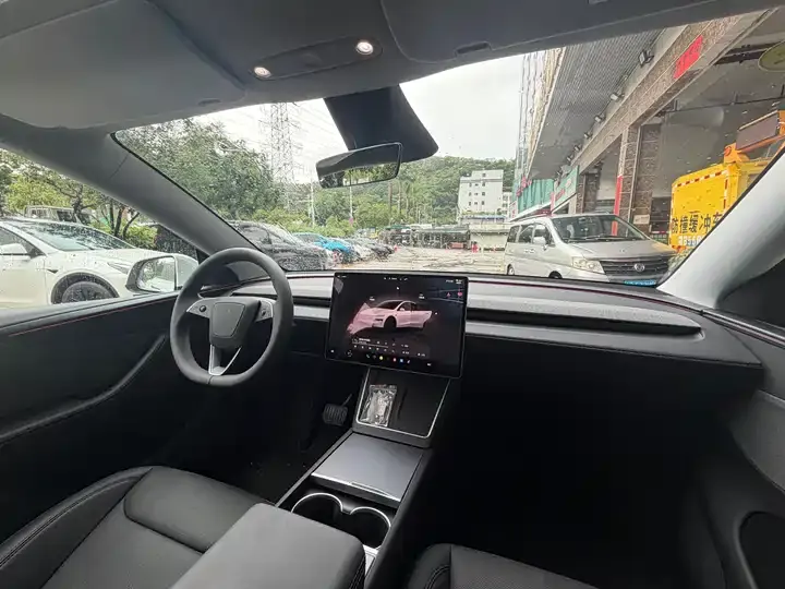 2025 Model Y Rear-Wheel-Drive Version 12