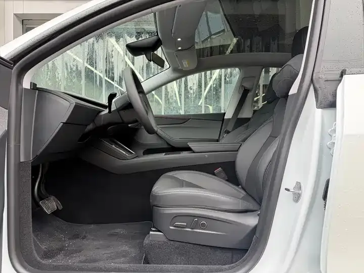 2025 Model Y Rear-Wheel-Drive Version 8