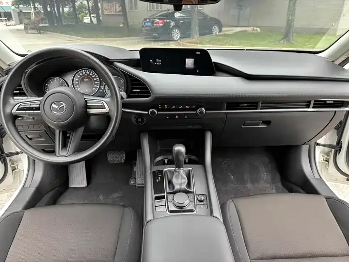 Mazda 3 Oncorsela 2021 1.5L Automatic US Edition 5