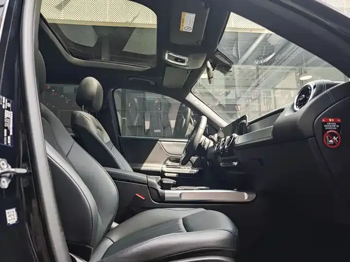 Mercedes Benz GLB 2022 model change GLB 200 fashion model 4