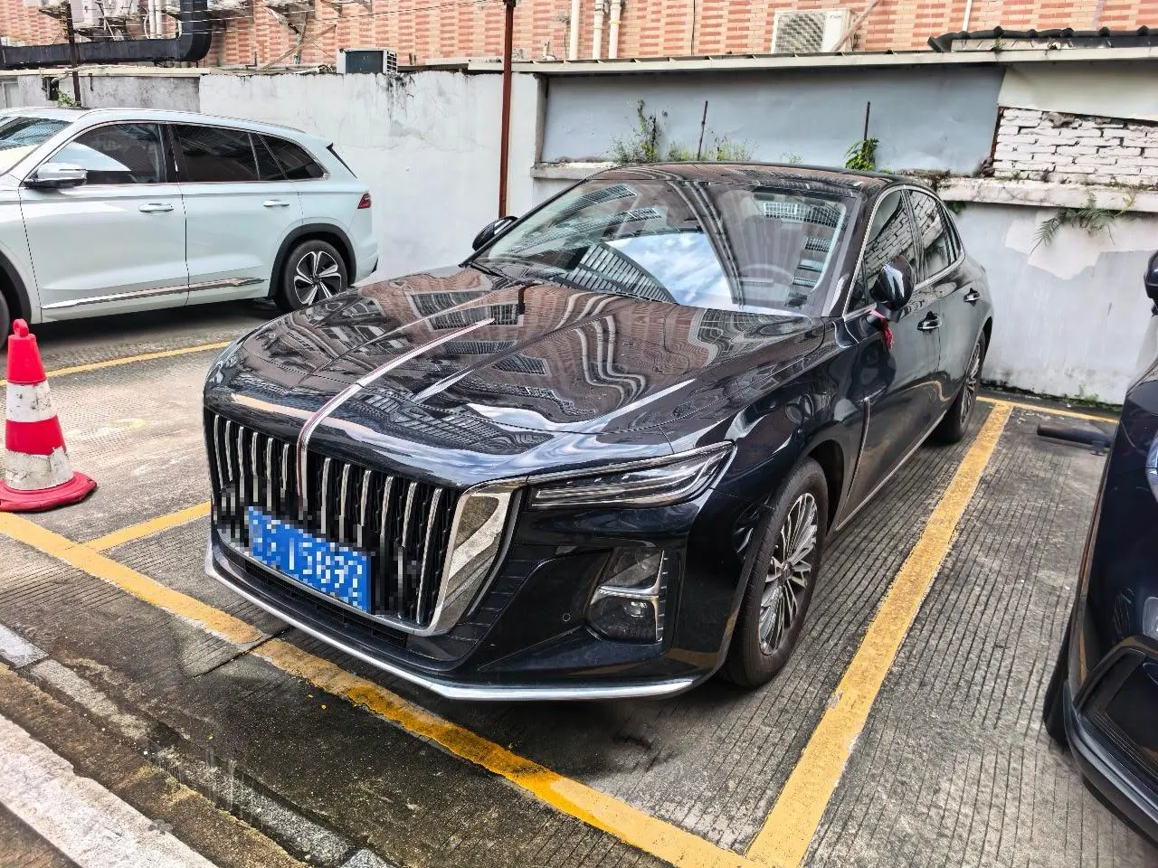 HongQi 2025 H5 1.5T Flag Rhyme 500000 Commemorative Automatic Gear - View 1