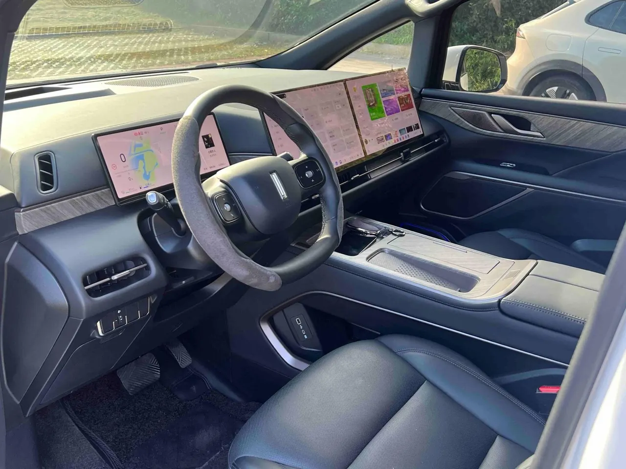 WEY 2025 Mountain 7 Hi4 1.5T Four-wheel Drive Edition Automatic Gear 4