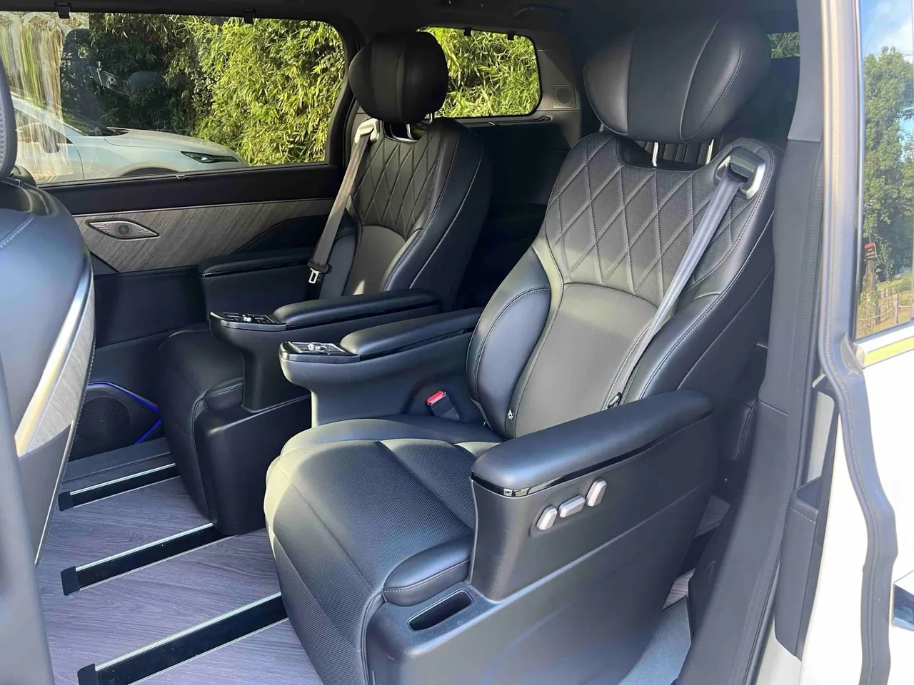 WEY 2025 Mountain 7 Hi4 1.5T Four-wheel Drive Edition Automatic Gear 5