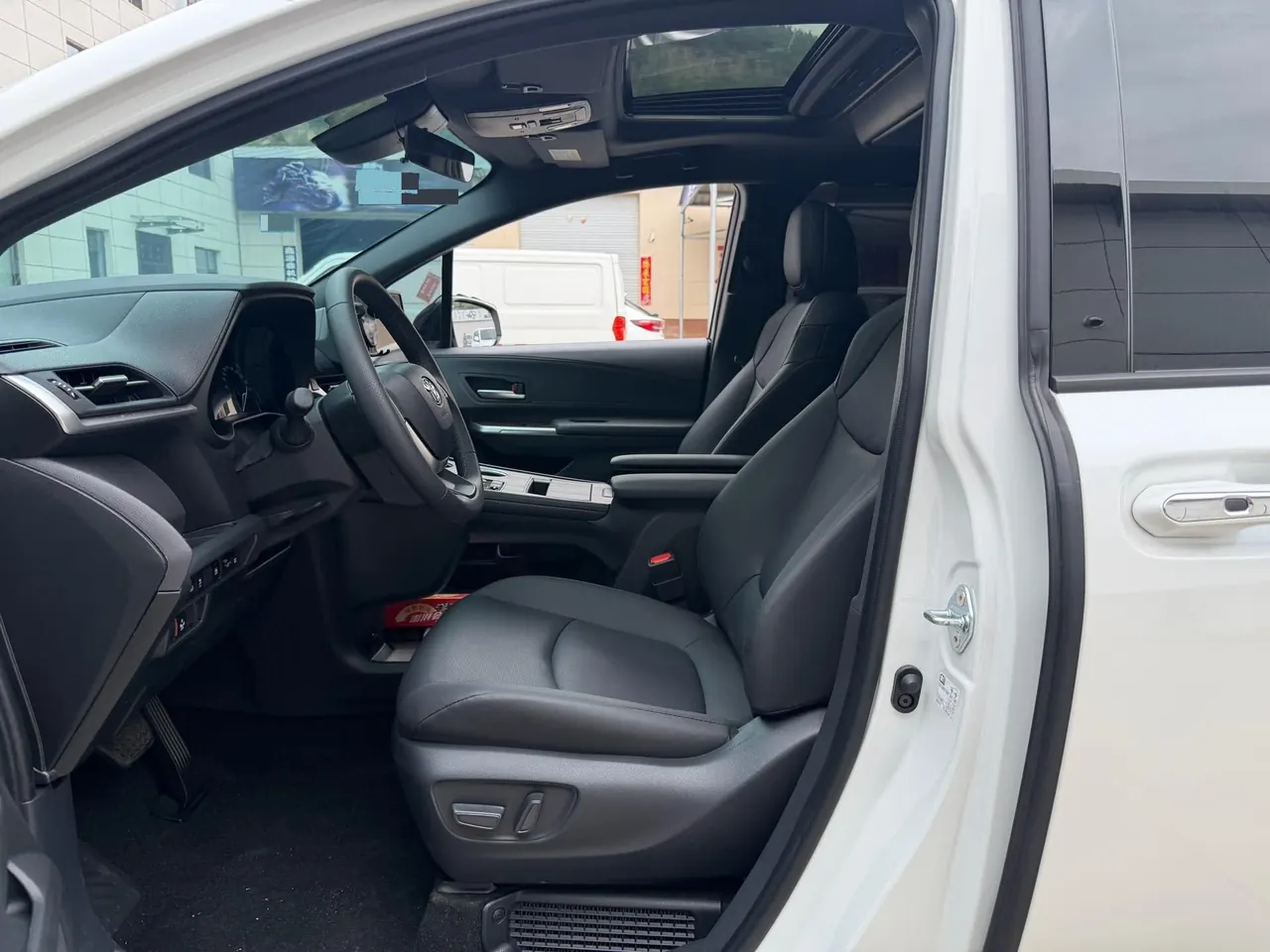 Toyota 2024 Sana 2.5 Stepless Four-wheel Drive Deluxe Edition Automatic Transmission 3