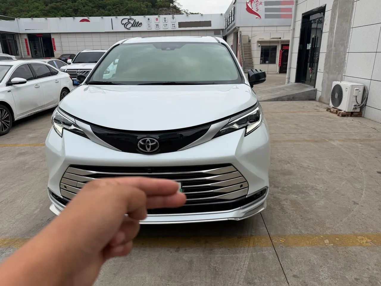 Toyota 2024 Sana 2.5 Stepless Four-wheel Drive Deluxe Edition Automatic Transmission 6