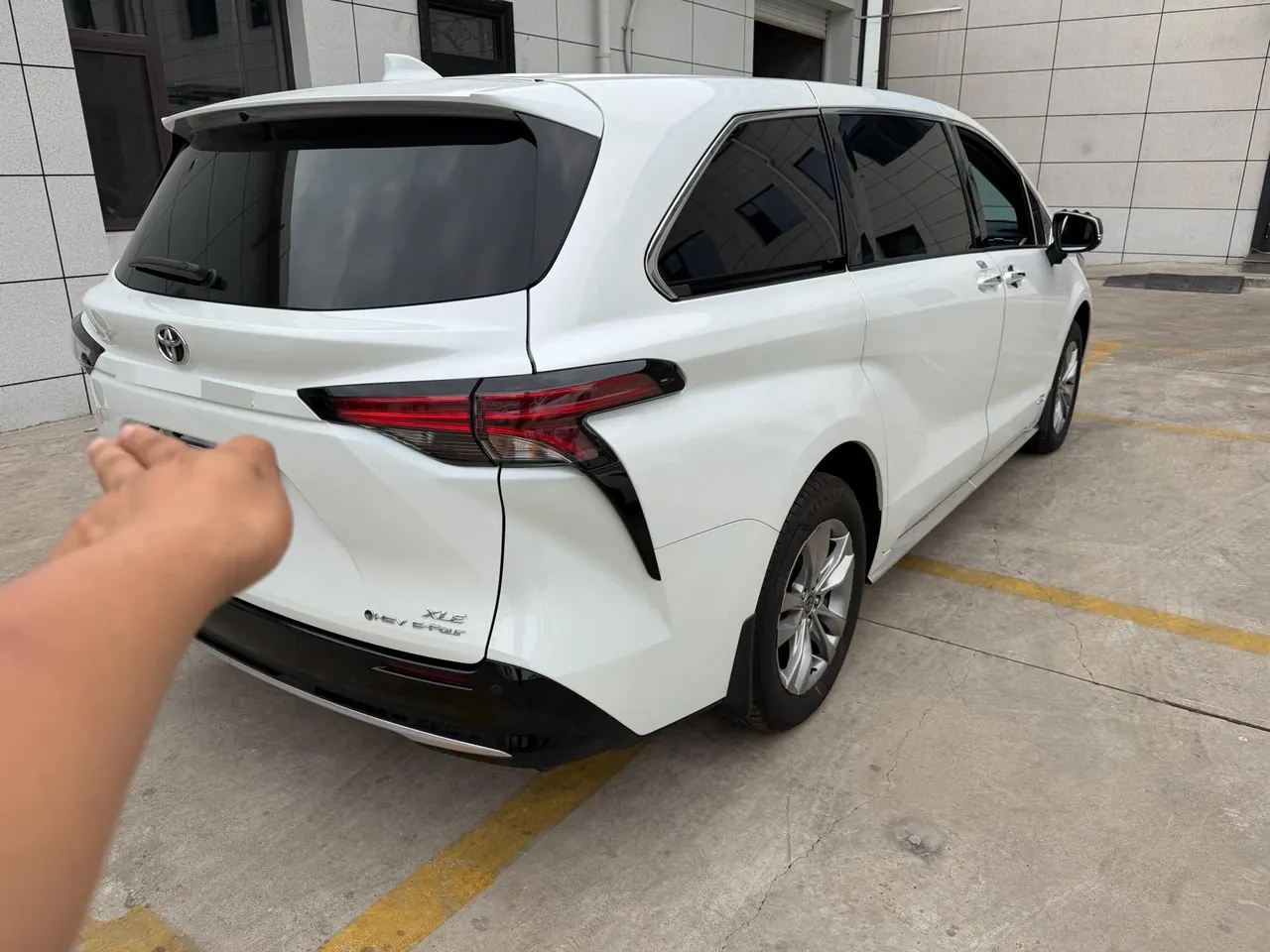 Toyota 2024 Sana 2.5 Stepless Four-wheel Drive Deluxe Edition Automatic Transmission 8