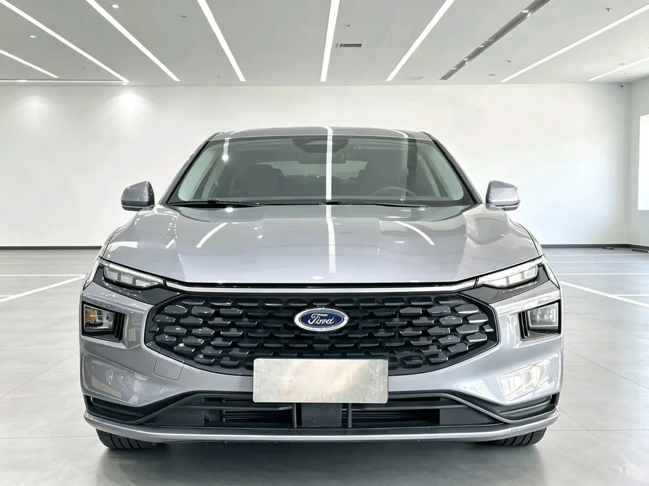 Ford 2025 Mondeo 2.0T EcoBoost Luxury Automatic 2