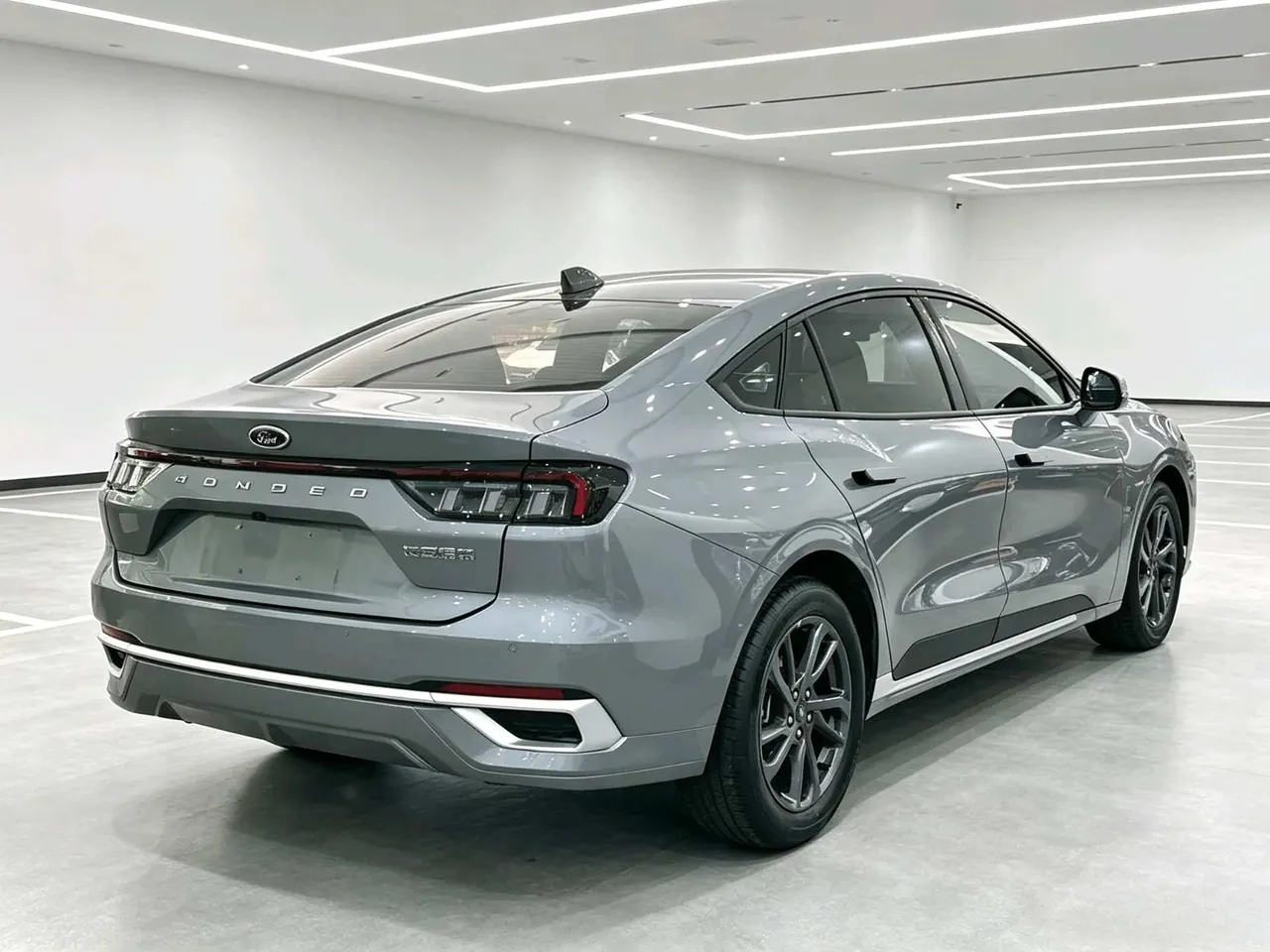 Ford 2025 Mondeo 2.0T EcoBoost Luxury Automatic 3
