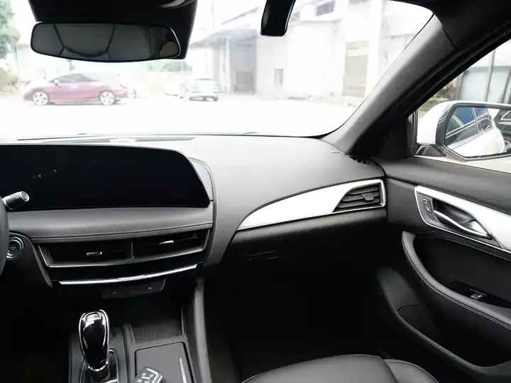 Cadillac CT5 2024 28T Luxury Model 11