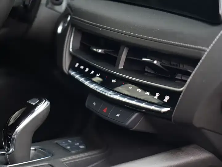 Cadillac CT5 2024 28T Luxury Model 8