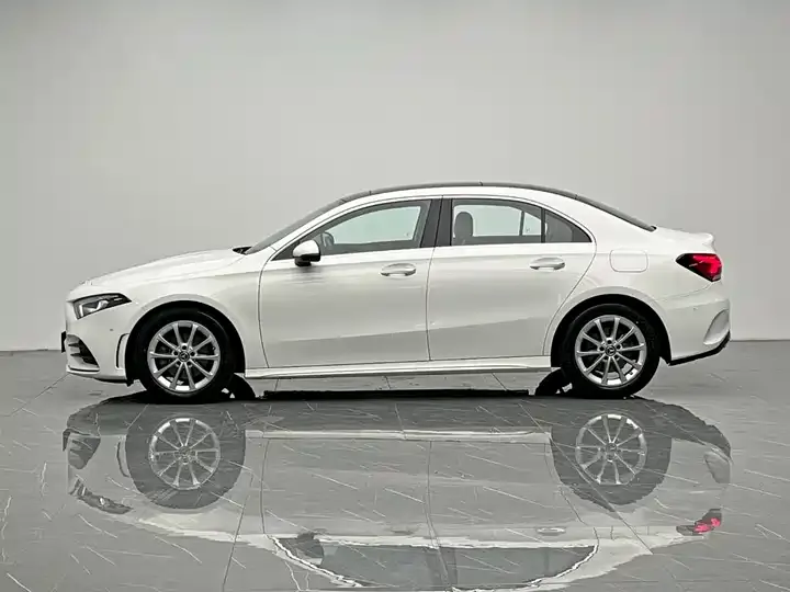 Mercedes Benz Class A 2021 A 200 L Sports Car Fashion Model 3