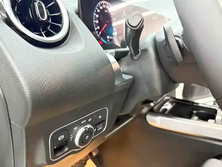 Mercedes Benz GLB 2023 GLB 200 Dynamic 11