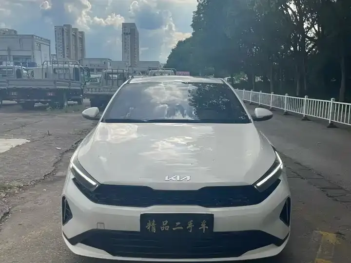 Kia K3 2023 1.5L CVT Deluxe Edition 2