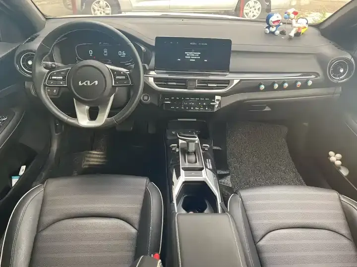 Kia K3 2023 1.5L CVT Deluxe Edition 5