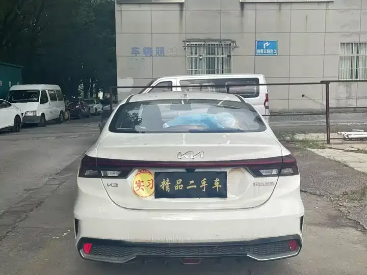 Kia K3 2023 1.5L CVT Deluxe Edition 8