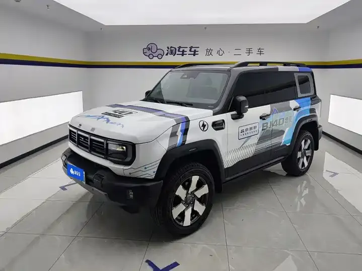 Beijing cross-country BJ40 extended range 2025 advanced edition - View 1