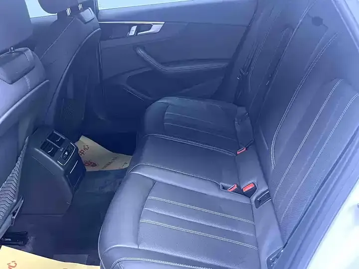 Audi A4L 2023 40 TFSI Deluxe Dynamic 7