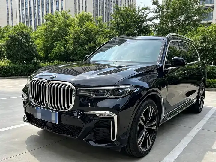 Open image lightbox: BMW X7 2021 xDrive40i exclusive M sports suit
