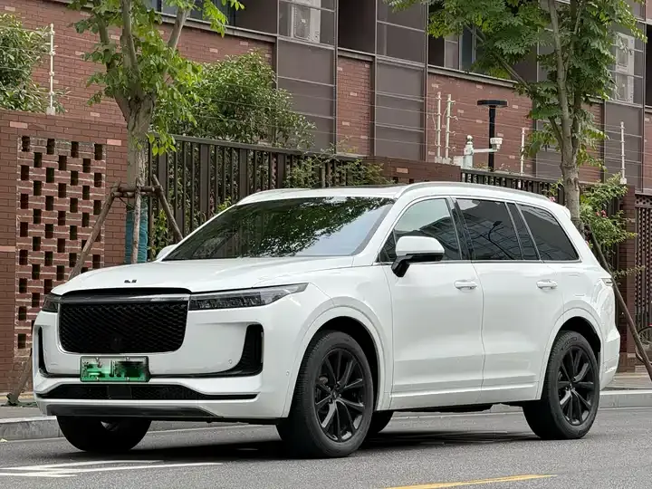Li ONE 2020 extended 6-seat version - View 1