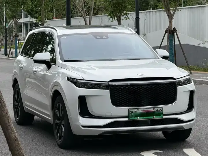 Li ONE 2020 extended 6-seat version 12