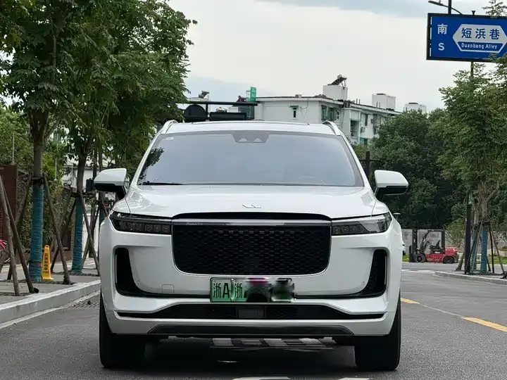 Li ONE 2020 extended 6-seat version 3