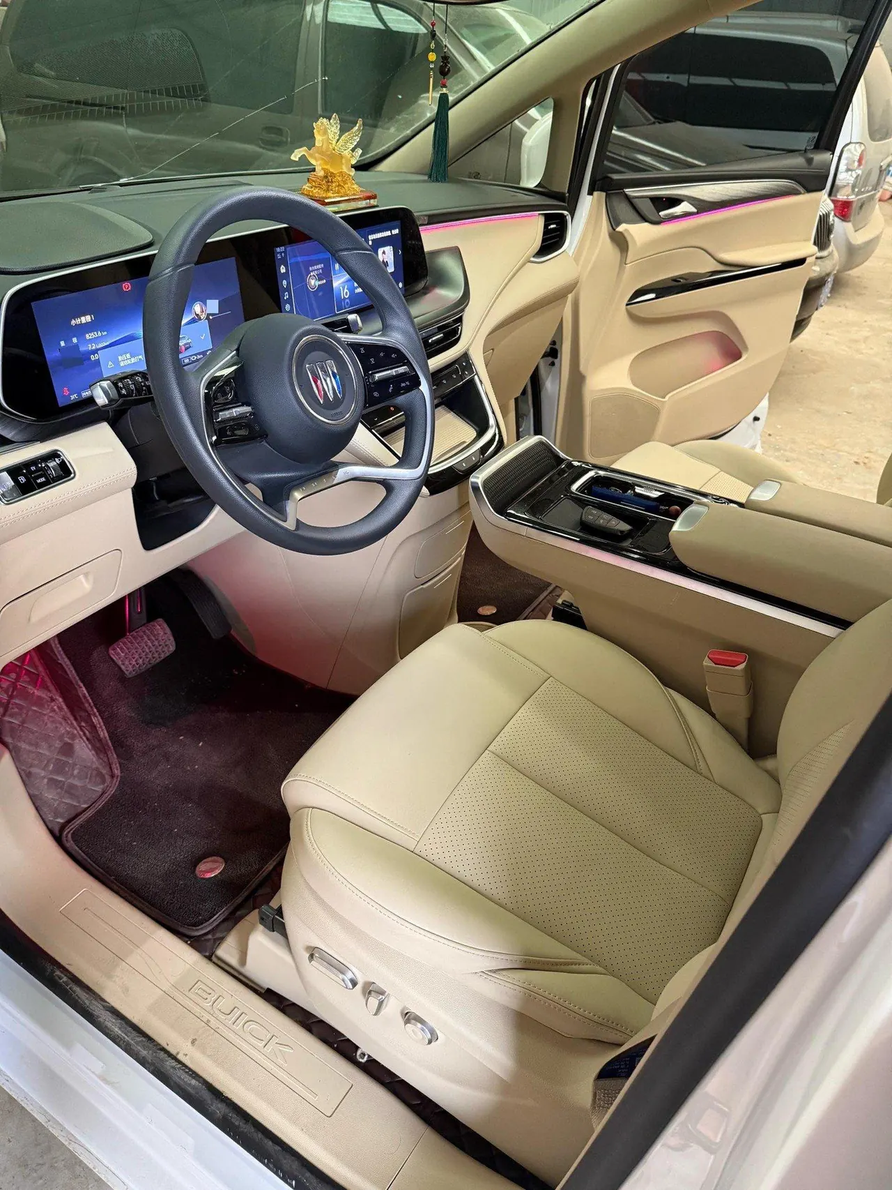 Buick 2025 GL8 Lu Shang 1.5T Premium Edition 7-seat Automatic Gear 2
