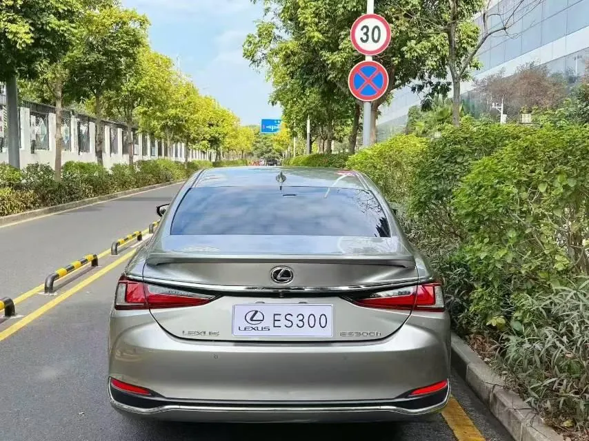 Lexus ES (Imported) 2022 ES300h 2.5 Stepless Premium Edition Automatic Gear 6