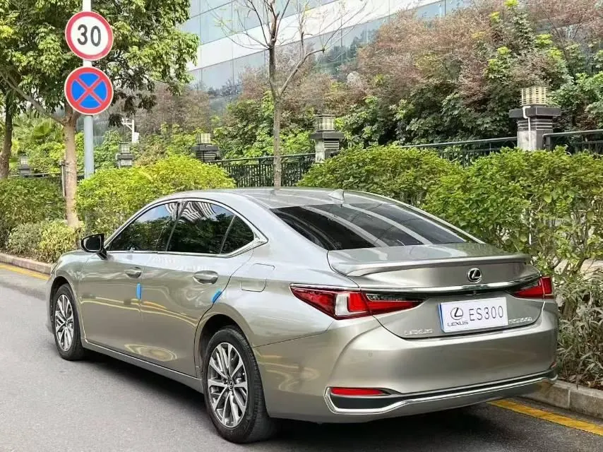 Lexus ES (Imported) 2022 ES300h 2.5 Stepless Premium Edition Automatic Gear 7