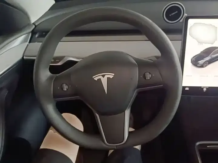 Model Y 2024 rear-wheel drive version 11