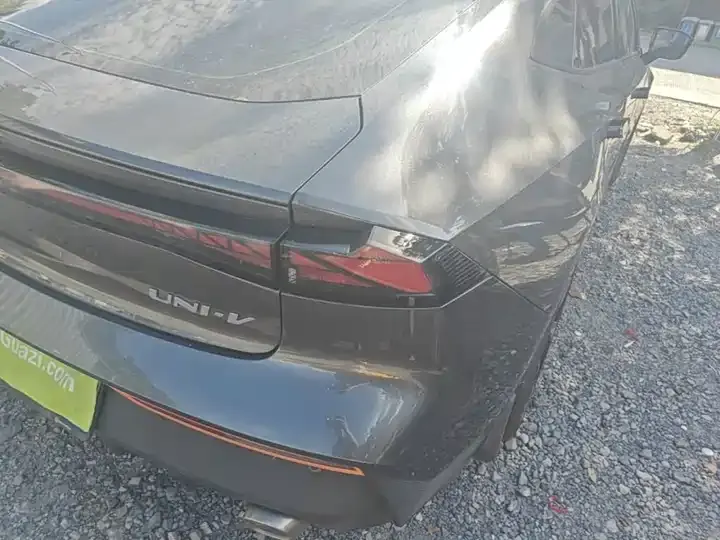 ChangAn UNI-V 2023 1.5T Premium 8