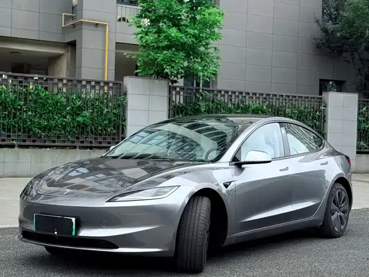 Model 3 2025 long-range all-wheel drive - View 1
