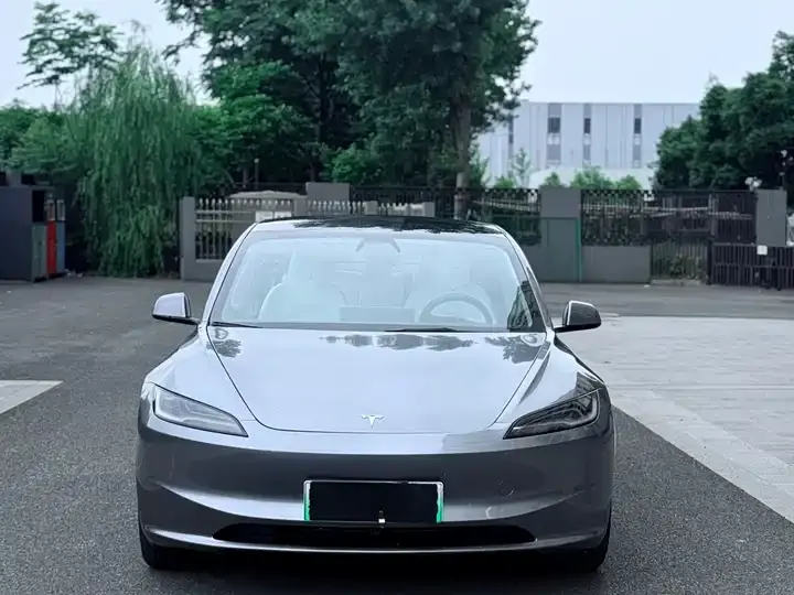 Model 3 2025 long-range all-wheel drive 3