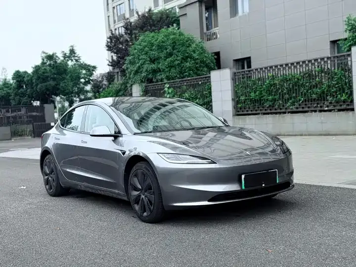 Model 3 2025 long-range all-wheel drive 4