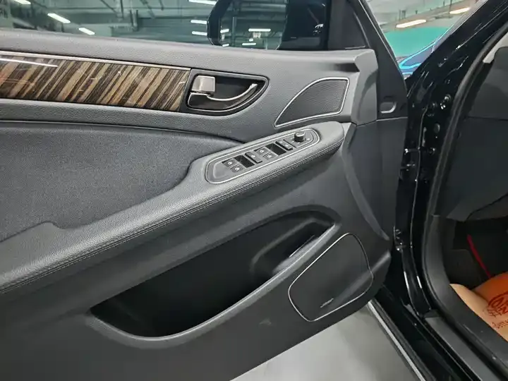 HongQi H7 2021 2.0T Ultimate Edition 4