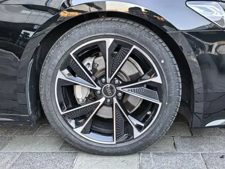 Audi A7 2021 40 TFSI Luxury Model 4
